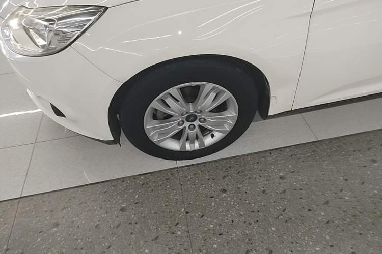 Used Ford Focus 2012 Hatchback 1.6L Automatic Comfort Model Left Front Wheel Hub