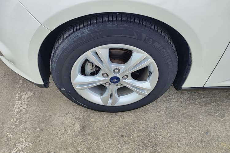 Used Ford Focus 2012 Hatchback 1.6L Automatic Fashion Edition Left Front Wheel Hub