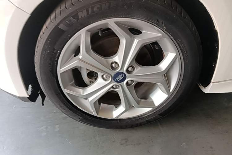 Used Ford Focus 2012 Hatchback 2.0L Automatic Luxury Sport Model Left Front Wheel Hub