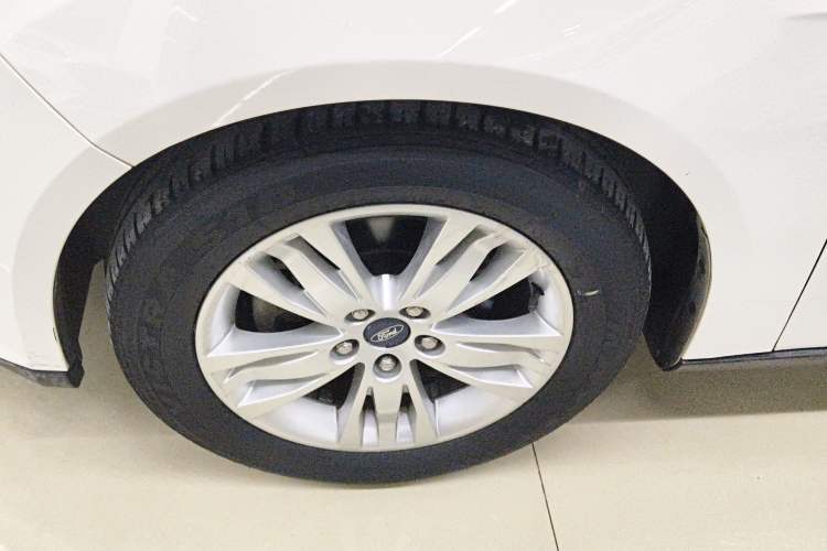 Used Ford Focus 2012 Hatchback 1.6L Automatic Comfort Model Left Front Wheel Hub