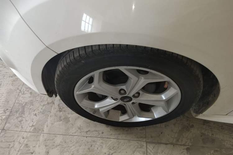 Used Ford Focus 2012 Hatchback 2.0L Automatic Luxury Sport Model Left Front Wheel Hub