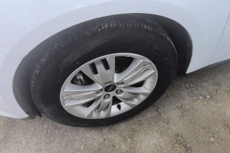 Used Ford Focus 2012 Sedan 1.6L Automatic Comfort Model Left Front Wheel Hub