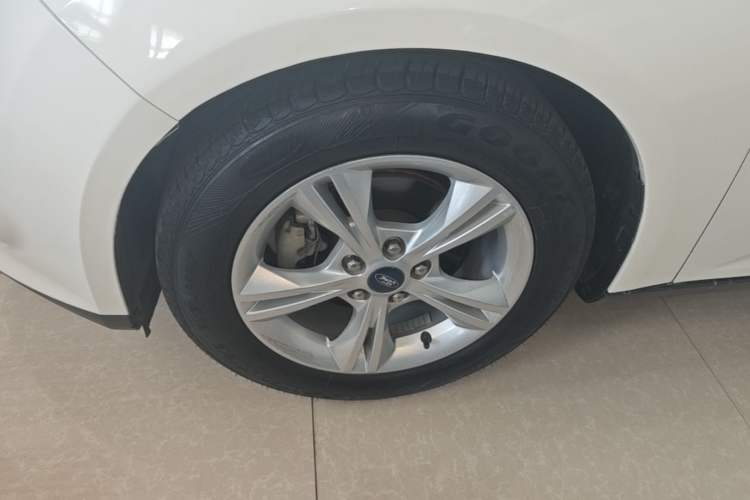 Used Ford Focus 2012 Sedan 1.6L Automatic Fashion Edition Left Front Wheel Hub
