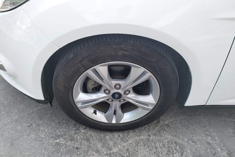 Used Ford Focus 2012 Sedan 1.6L Automatic Fashion Edition Left Front Wheel Hub