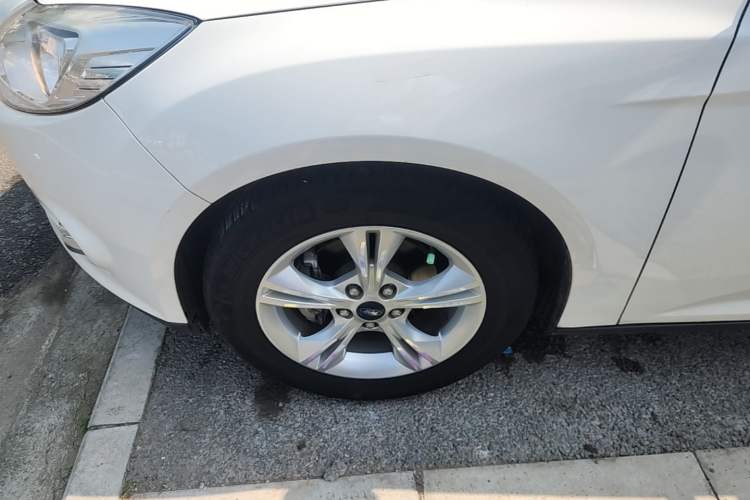 Used Ford Focus 2012 Hatchback 1.6L Automatic Fashion Edition Left Front Wheel Hub