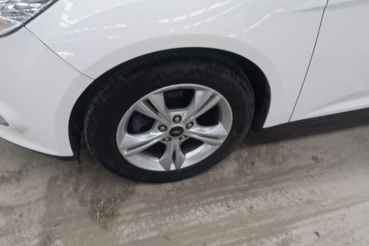 Used Ford Focus 2012 Hatchback 1.6L Automatic Fashion Edition Left Front Wheel Hub