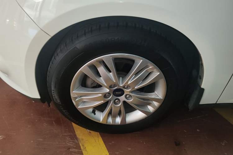 Used Ford Focus 2012 Hatchback 1.6L Automatic Comfort Model Left Front Wheel Hub