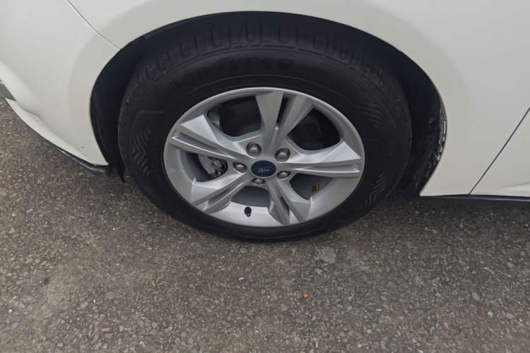 Used Ford Focus 2012 Hatchback 1.6L Automatic Fashion Edition Left Front Wheel Hub