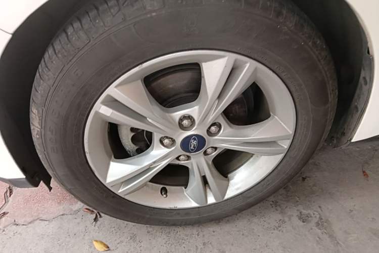 Used Ford Focus 2012 Hatchback 1.6L Automatic Fashion Edition Left Front Wheel Hub