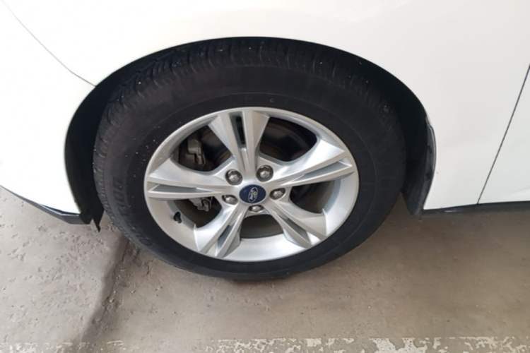 Used Ford Focus 2012 Hatchback 1.6L Automatic Fashion Edition Left Front Wheel Hub
