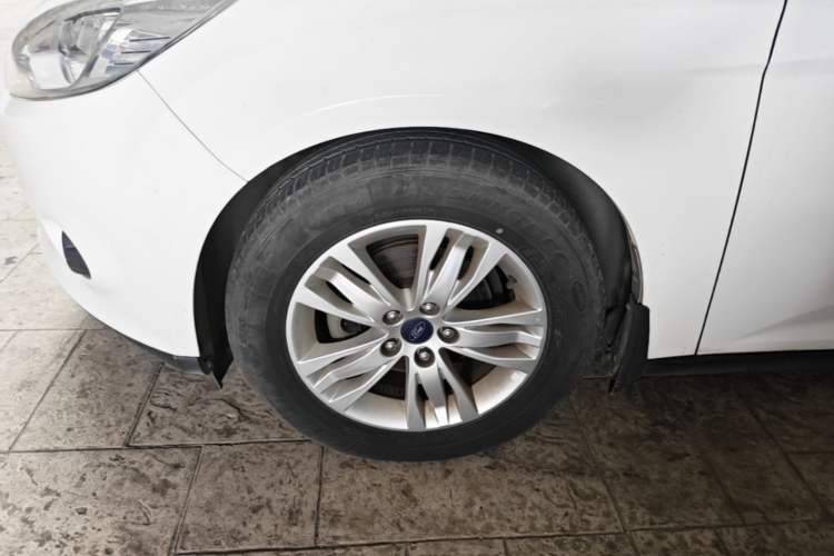 Used Ford Focus 2012 Hatchback 1.6L Automatic Comfort Model Left Front Wheel Hub