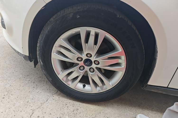 Used Ford Focus 2012 Sedan 1.6L Automatic Comfort Model Left Front Wheel Hub