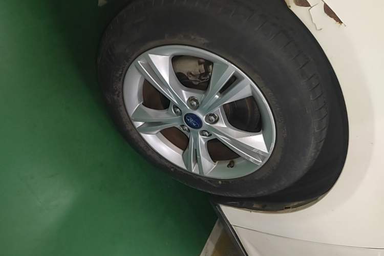 Used Ford Focus 2012 Sedan 1.6L Automatic Fashion Edition Left Front Wheel Hub