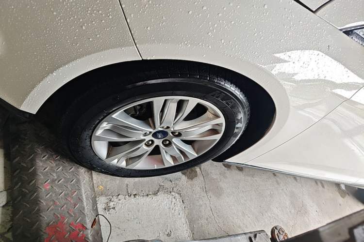 Used Ford Focus 2012 Hatchback 1.6L Automatic Comfort Model Left Front Wheel Hub