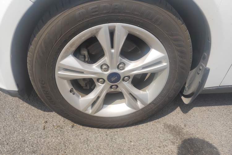 Used Ford Focus 2012 Sedan 1.6L Automatic Fashion Edition Left Front Wheel Hub