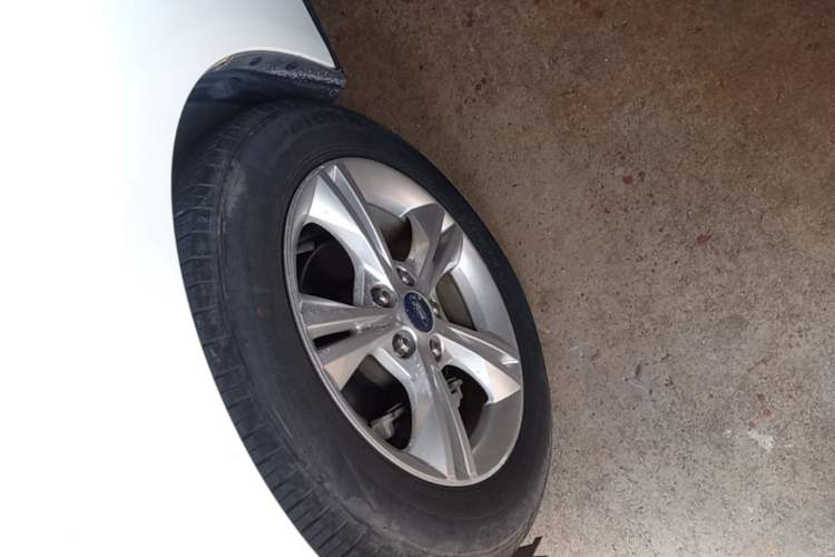 Used Ford Focus 2012 Hatchback 1.6L Automatic Fashion Edition Left Front Wheel Hub