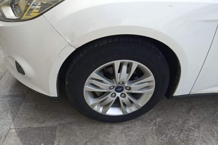 Used Ford Focus 2012 Sedan 1.6L Automatic Comfort Model Left Front Wheel Hub