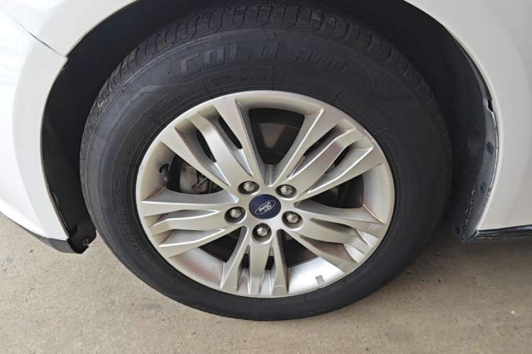 Used Ford Focus 2012 Hatchback 1.6L Automatic Comfort Model Left Front Wheel Hub
