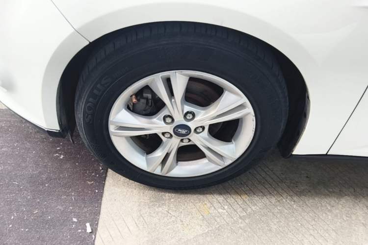 Used Ford Focus 2012 Hatchback 1.6L Automatic Fashion Edition Left Front Wheel Hub