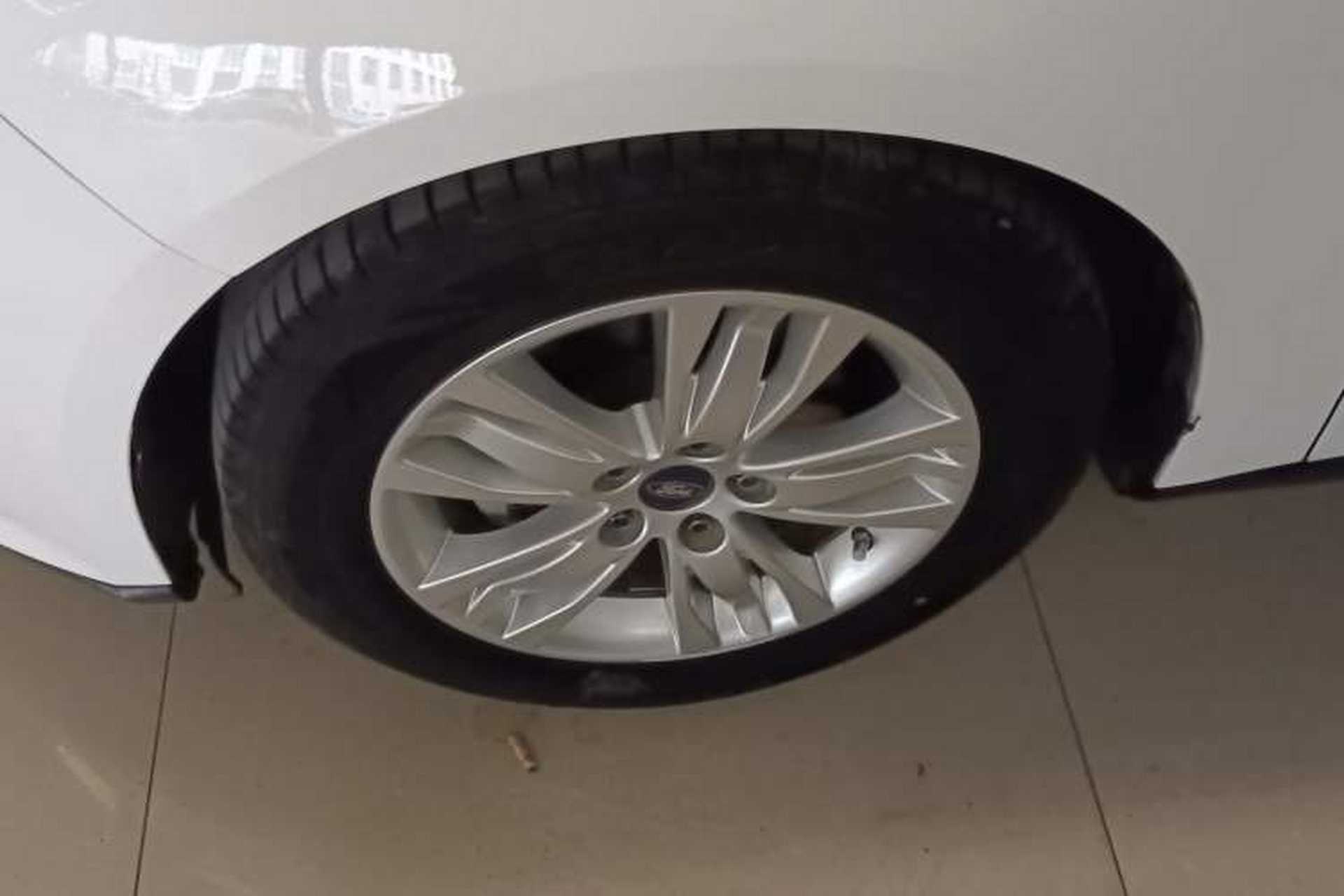 Used Ford Focus 2012 Hatchback 1.6L Automatic Comfort Model Left Front Wheel Hub