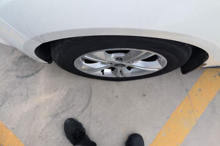 Used Ford Focus 2012 Sedan 1.6L Automatic Fashion Edition Left Front Wheel Hub