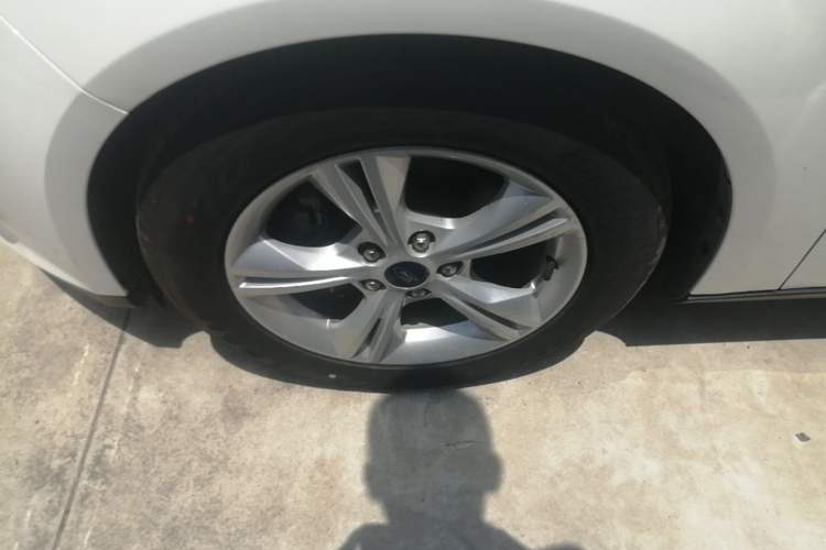 Used Ford Focus 2012 Hatchback 1.6L Automatic Fashion Edition Left Front Wheel Hub