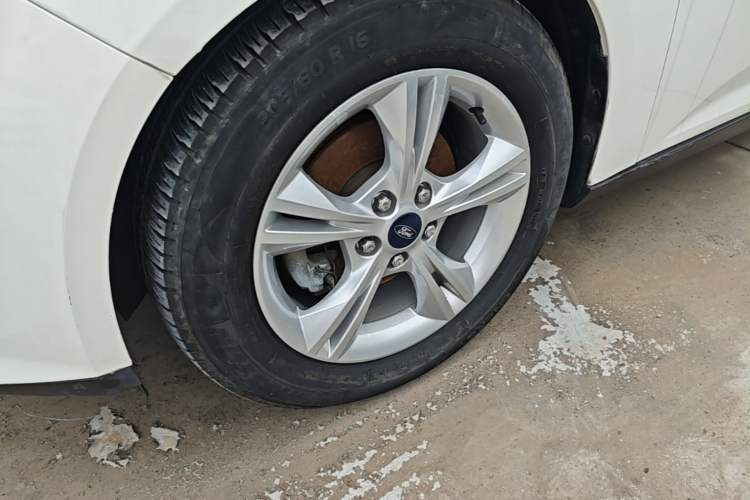 Used Ford Focus 2012 Hatchback 1.6L Automatic Fashion Edition Left Front Wheel Hub