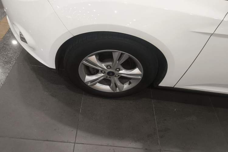 Used Ford Focus 2012 Sedan 1.6L Automatic Fashion Edition Left Front Wheel Hub