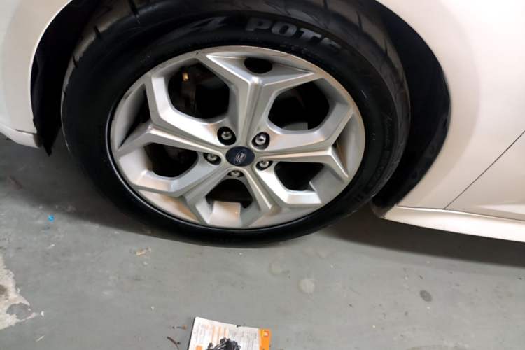 Used Ford Focus 2012 Hatchback 2.0L Manual Luxury Sport Model Left Front Wheel Hub