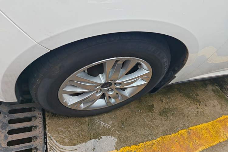 Used Ford Focus 2012 Hatchback 1.6L Automatic Comfort Model Left Front Wheel Hub