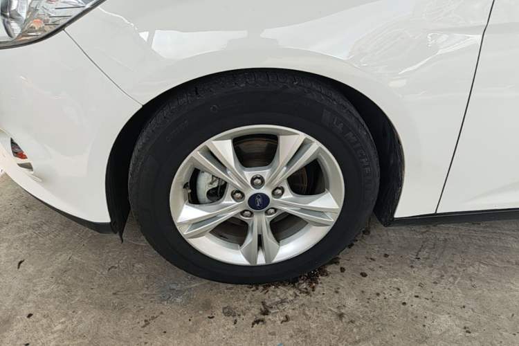 Used Ford Focus 2012 Hatchback 1.6L Automatic Fashion Edition Left Front Wheel Hub