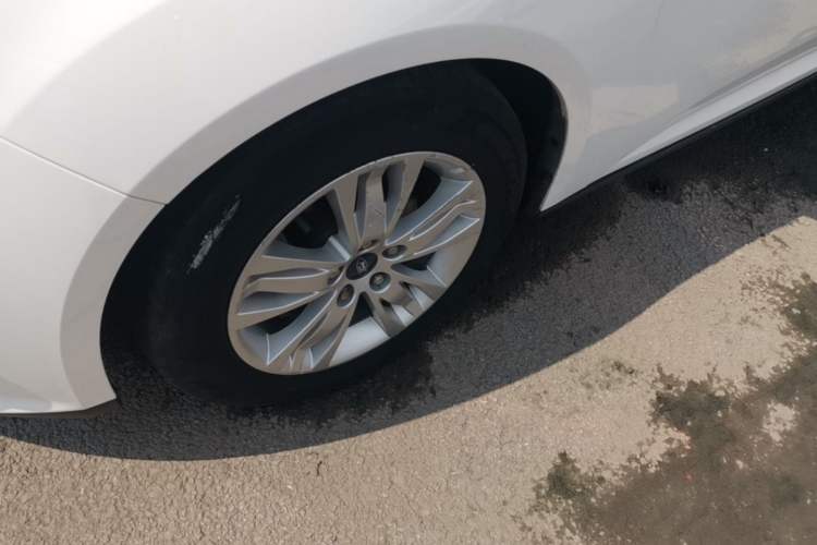 Used Ford Focus 2012 Sedan 1.6L Automatic Comfort Model Left Front Wheel Hub