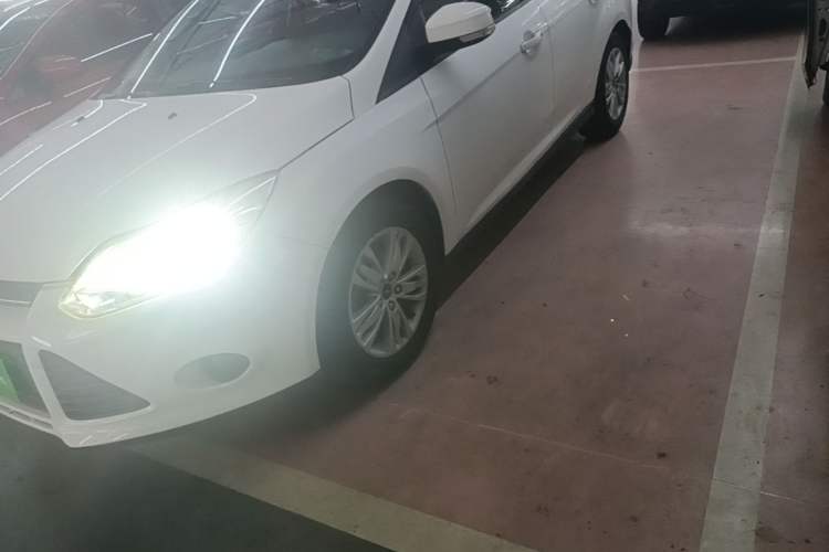 Used Ford Focus 2012 Sedan 1.6L Manual Comfort Model Left Front Wheel Hub