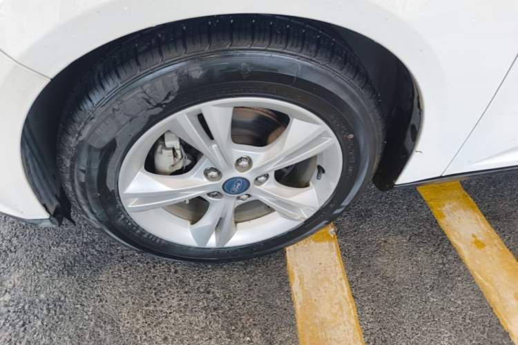 Used Ford Focus 2012 Hatchback 1.6L Automatic Fashion Edition Left Front Wheel Hub