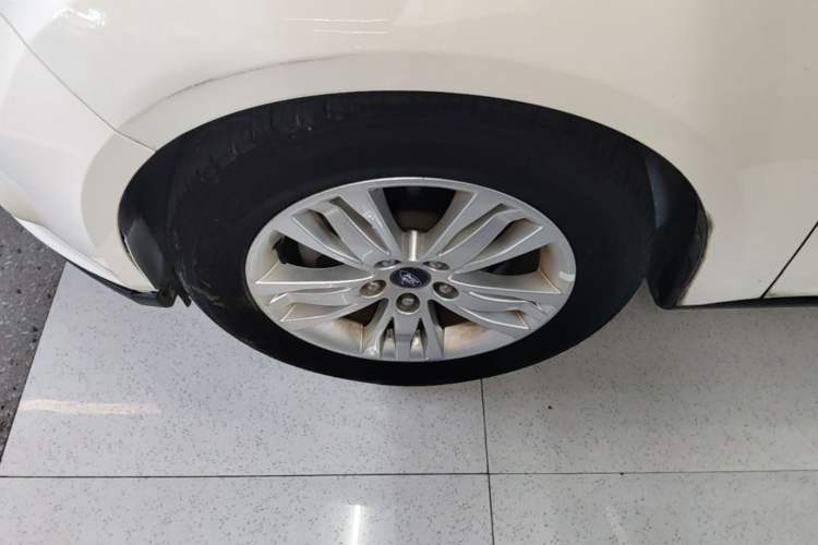 Used Ford Focus 2012 Hatchback 1.6L Automatic Comfort Model Left Front Wheel Hub