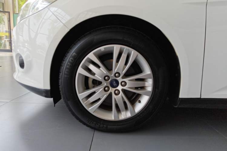 Used Ford Focus 2012 Hatchback 1.6L Automatic Comfort Model Left Front Wheel Hub