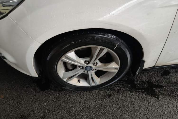 Used Ford Focus 2012 Sedan 1.6L Automatic Fashion Edition Left Front Wheel Hub