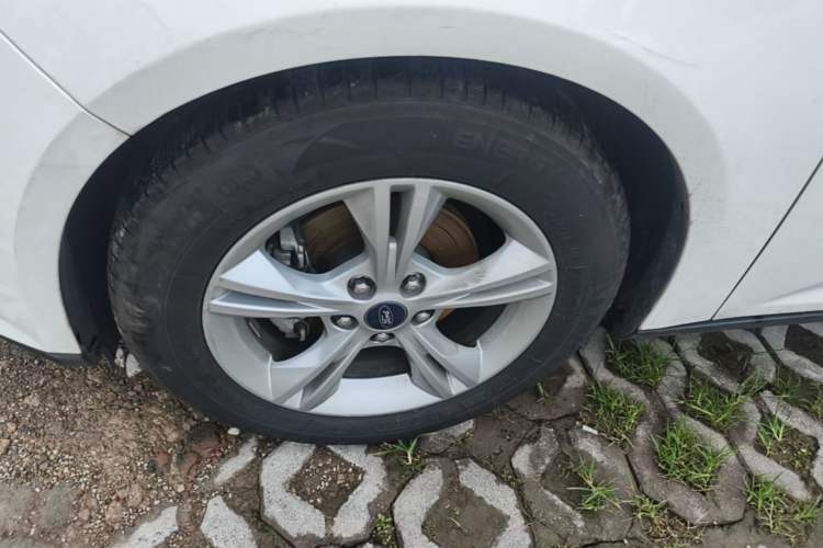 Used Ford Focus 2012 Hatchback 1.6L Automatic Fashion Edition Left Front Wheel Hub