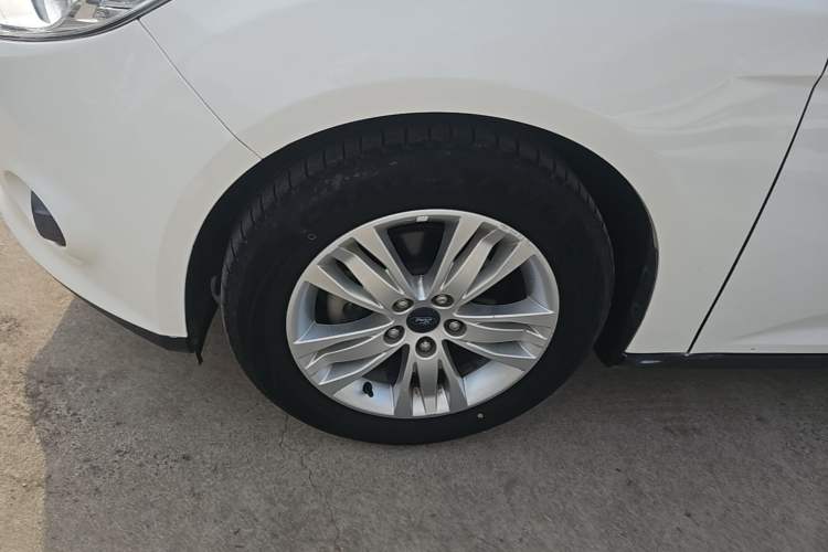 Used Ford Focus 2012 Hatchback 1.6L Automatic Comfort Model Left Front Wheel Hub