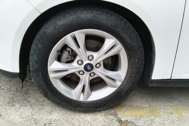 Used Ford Focus 2012 Sedan 1.6L Automatic Fashion Edition Left Front Wheel Hub