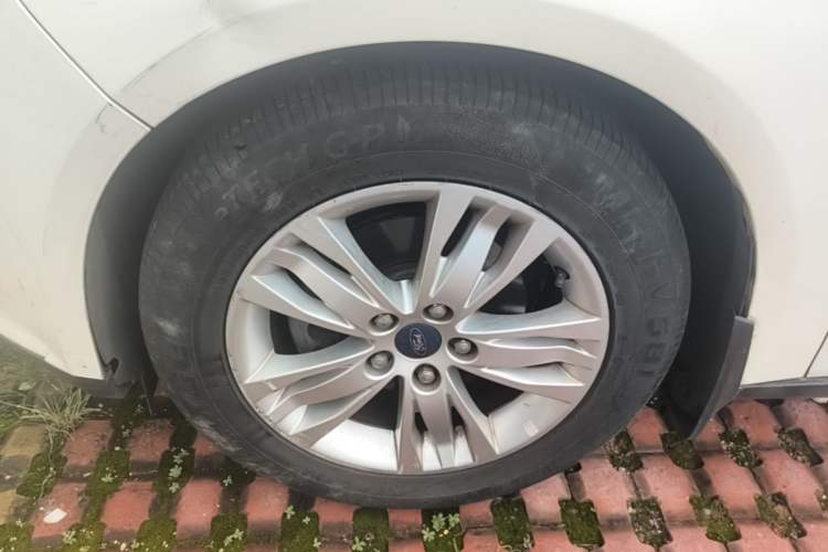 Used Ford Focus 2012 Hatchback 1.6L Automatic Comfort Model Left Front Wheel Hub
