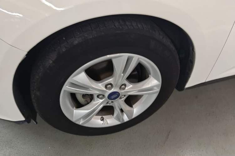 Used Ford Focus 2012 Sedan 1.6L Manual Fashion Edition Left Front Wheel Hub