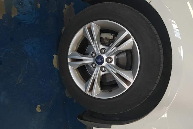 Used Ford Focus 2012 Hatchback 1.6L Automatic Fashion Edition Left Front Wheel Hub