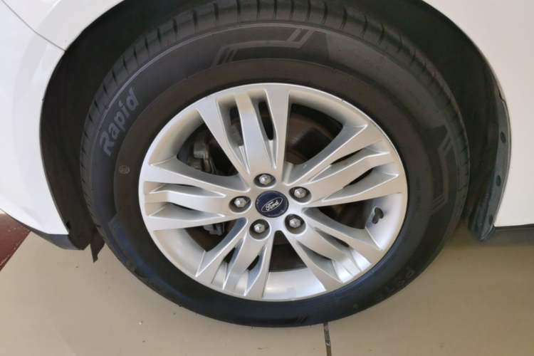 Used Ford Focus 2012 Sedan 1.6L Manual Comfort Model Left Front Wheel Hub