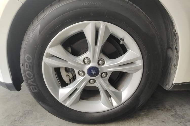 Used Ford Focus 2012 Sedan 1.6L Automatic Fashion Edition Left Front Wheel Hub