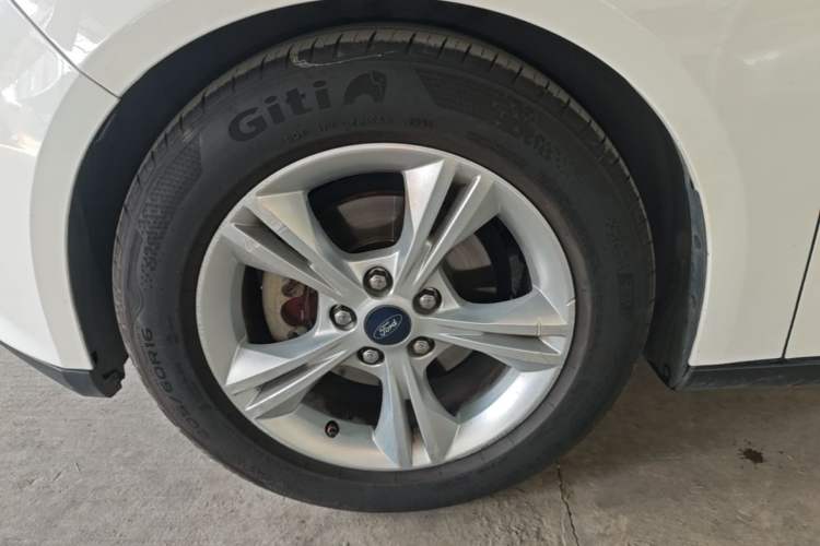 Used Ford Focus 2012 Hatchback 1.6L Automatic Fashion Edition Left Front Wheel Hub