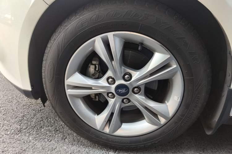 Used Ford Focus 2012 Sedan 1.6L Automatic Fashion Edition Left Front Wheel Hub