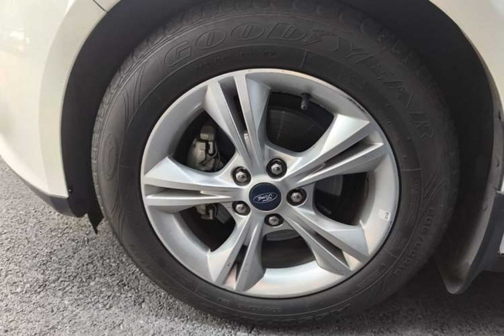 Used Ford Focus 2012 Sedan 1.6L Automatic Fashion Edition Left Front Wheel Hub