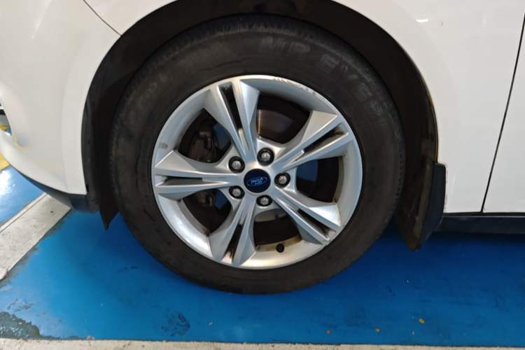 Used Ford Focus 2012 Hatchback 1.6L Automatic Fashion Edition Left Front Wheel Hub