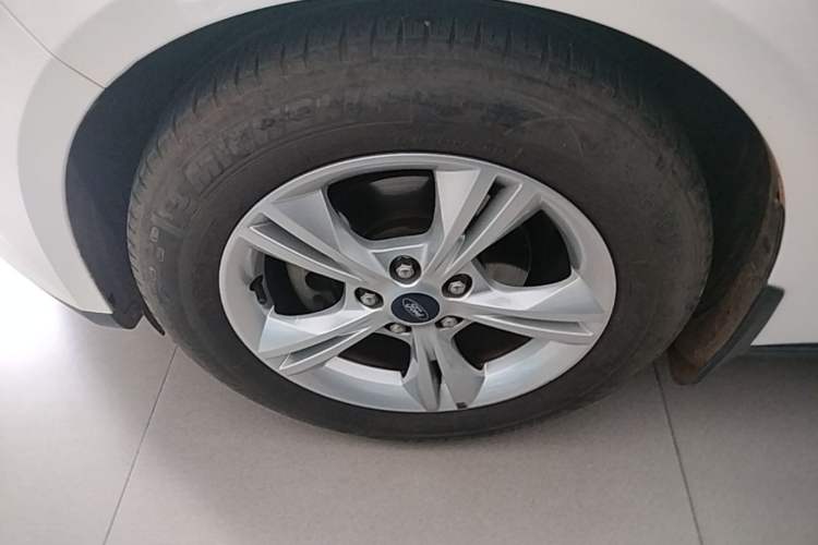 Used Ford Focus 2012 Hatchback 1.6L Manual Fashion Edition Left Front Wheel Hub